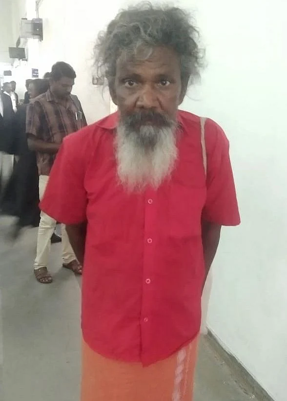 அரசு அதிகாரியாகப் பணியாற்றிய கோபால்