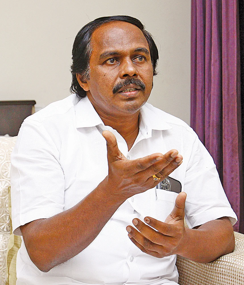 மனோ தங்கராஜ்