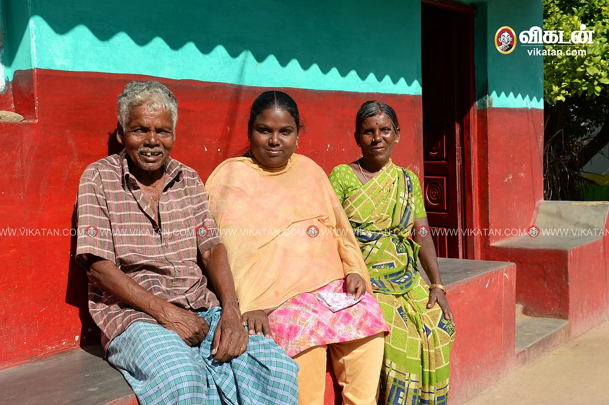 பெற்றோருடன் காளியம்மாள்