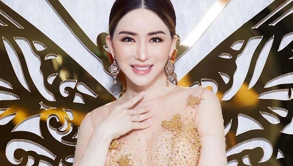 Anne Jakapong Jakrajutatip.
