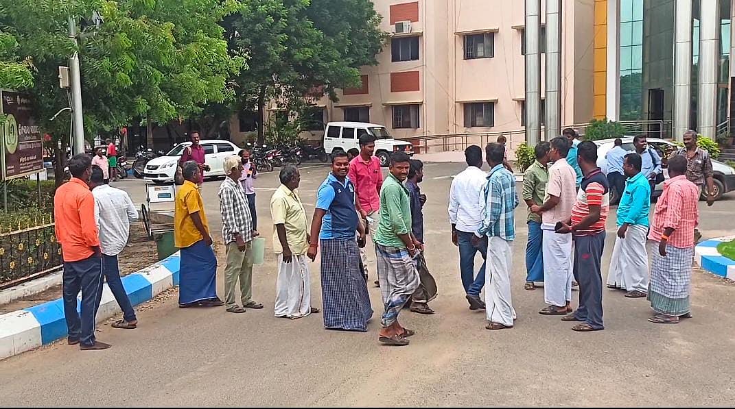 அரியலூர்: இரவில் சட்டவிரோதமாக அள்ளப்படும் சவுடு மணல்; சிசிடிவி ஆதாரத்துடன் புகாரளித்த பொதுமக்கள்! 