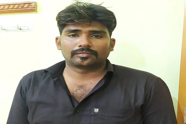 தற்கொலை செய்த மாணவன் வீட்டுக்குச் செல்ல முயன்ற சந்திரசேகர்