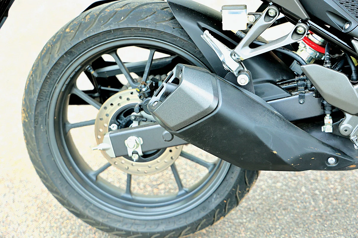 Honda CB300 F: A Sporty Commuter!