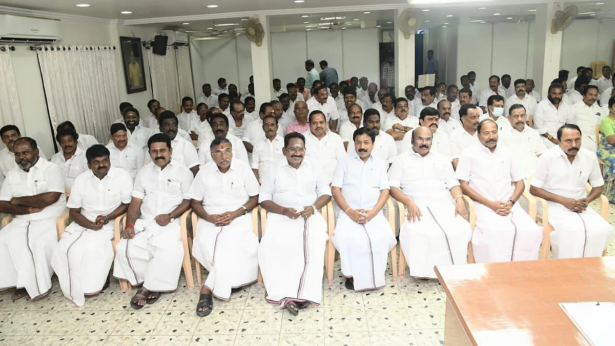 எம்.எல்.ஏக்கள்