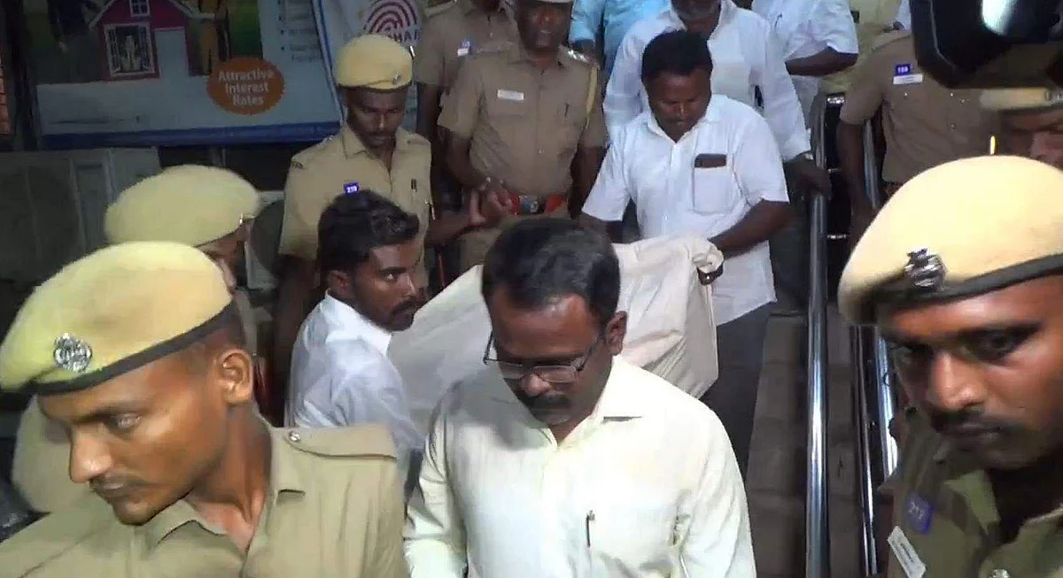டி.ஆர்.ஓ மூலம் கொண்டு சொல்லப்பட்ட தங்கக் கவசம்