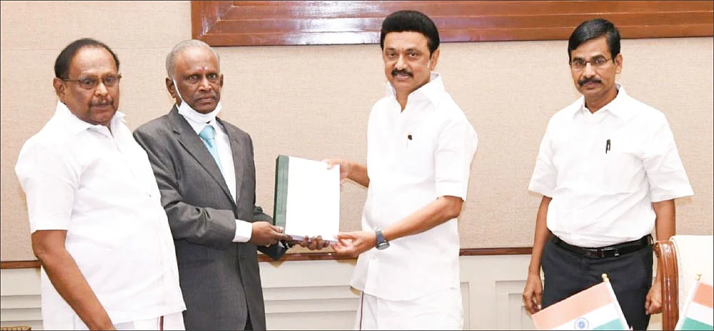 ஆறுமுகசாமி ஆணையம்... புதிர்களும் விடைகளும்