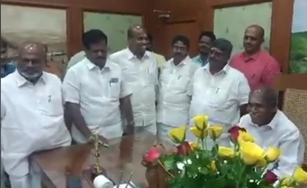 முதல்வரைச் சந்தித்த என்.ஆர்.காங்கிரஸ் எம்க.எல்.ஏ-க்கள்