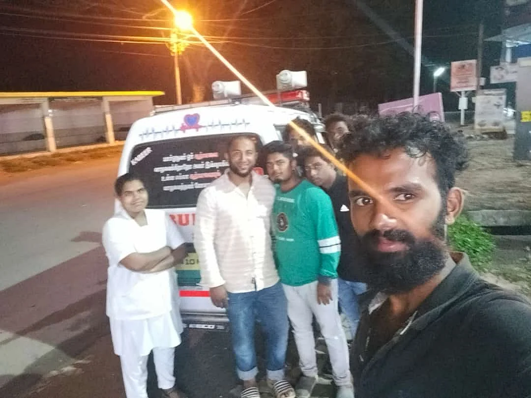 பிறந்த குழந்தைக்கு மூச்சுத்திணறல், அணிவகுத்த பைலட் ஆம்புலன்ஸ்கள்; ஒரு மணி நேர நெகிழ்ச்சிப் பயணம்!