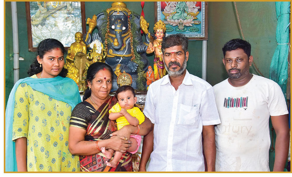 கஜேந்திரன் குடும்பத்தினருடன்...