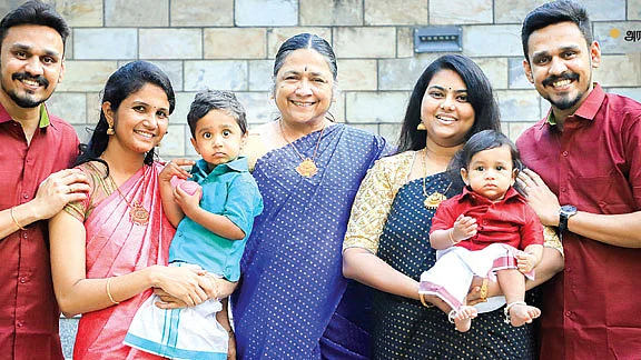 அருண் - அரவிந்த் குடும்பத்தாருடன்