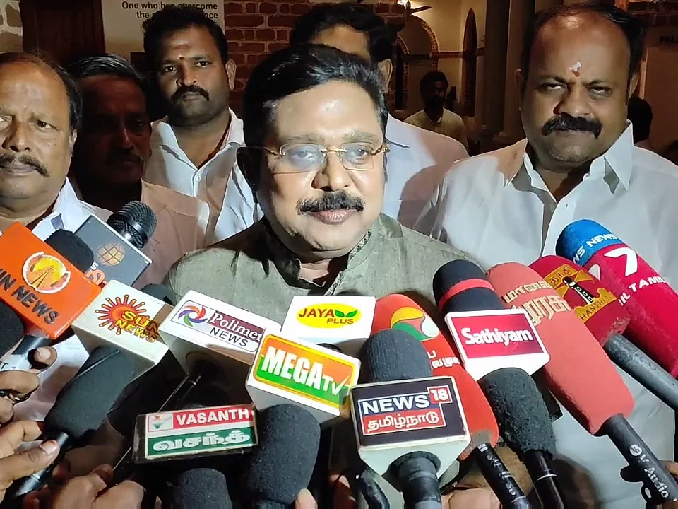 ``ஆறுமுகசாமி ஆணைய அறிக்கை அரசியல்வாதி தயாரித்ததுபோல் இருக்கிறது" - டி.டி.வி.தினகரன் காட்டம்