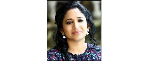 ஷைனி சுரேந்திரன்