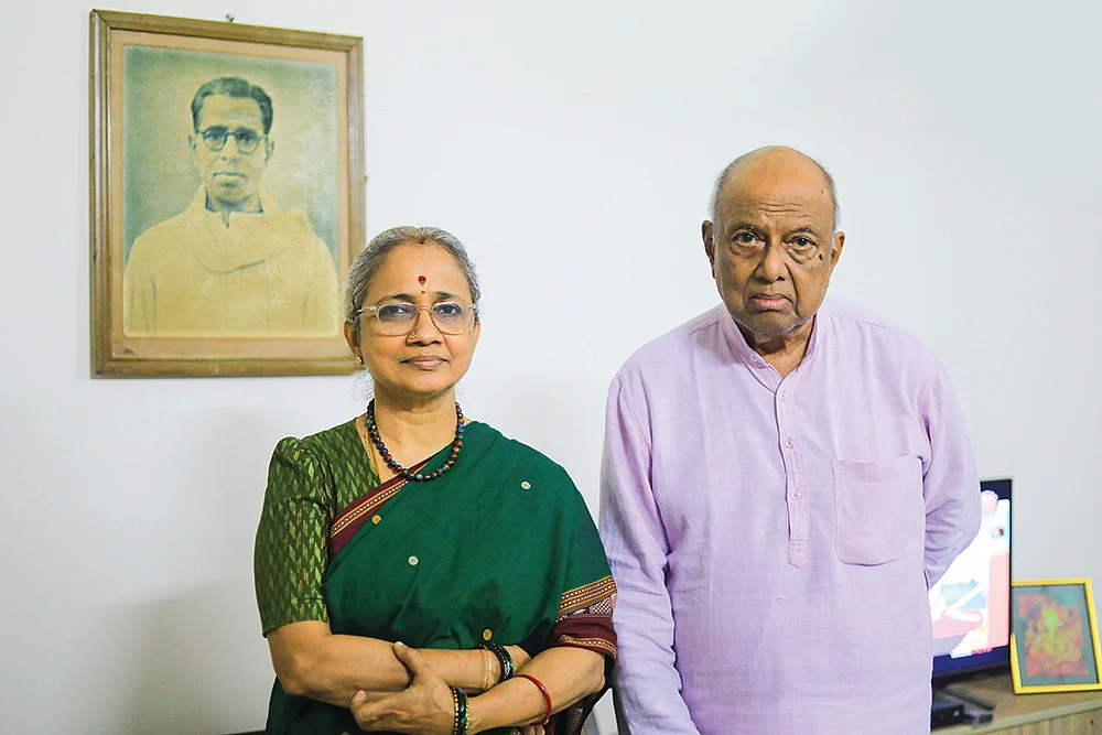 அப்பா ‘கல்கி’ ராஜேந்திரனுடன்