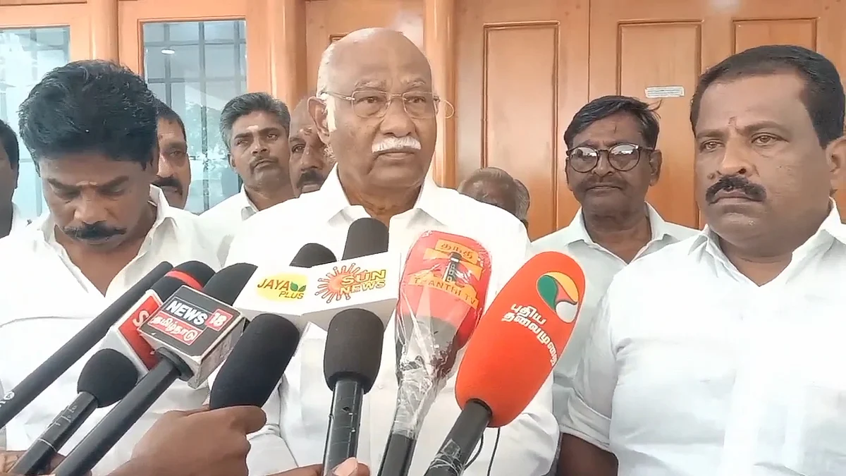 செய்தியாளர்களுக்கு பேட்டி அளித்த அன்வர் ராஜா