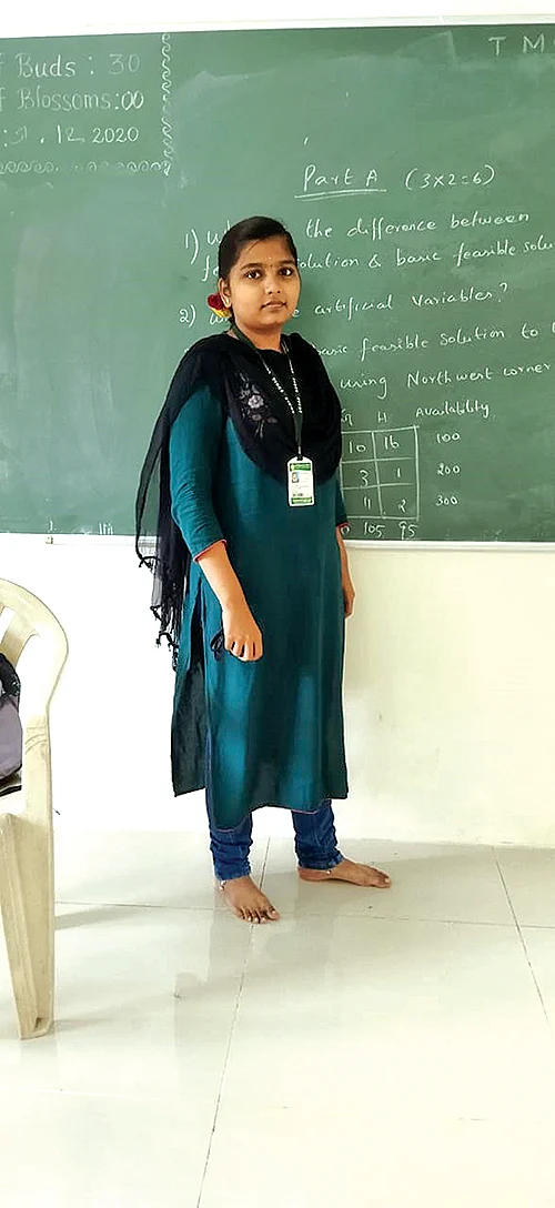 படிக்கும்போதே புத்தகங்கள் வெளியீடு... இலக்கிய உலகில் இளம் மாணவிகள்!