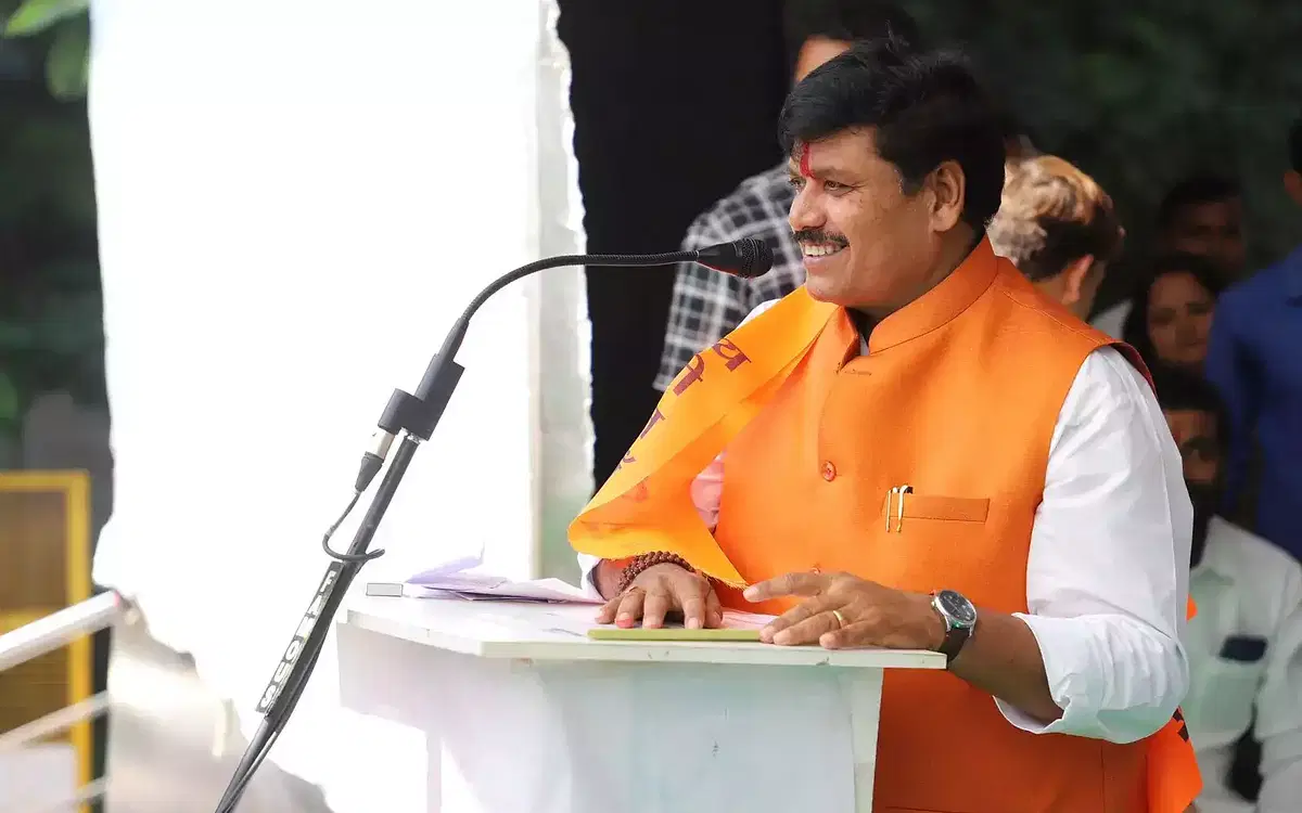 ``32 கிலோ உடல் எடை குறைத்ததால் ரூ.2,300 கோடி கொடுத்தார்!" - நிதின் கட்கரியைப் பாராட்டும் பாஜக எம்.பி