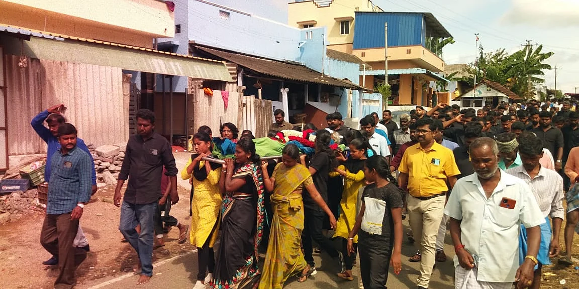 காவேரி அம்மாளின் இறுதி ஊர்வலம்