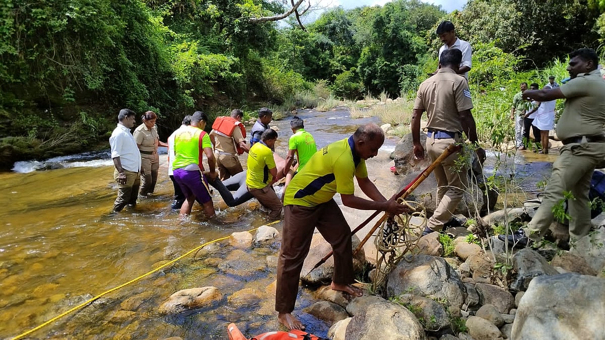 தேனி: புதுமண தம்பதி உட்பட 3 பேர் ஆற்றில் மூழ்கி பலி! - விருந்துக்கு வந்த இடத்தில் விபரீதம்