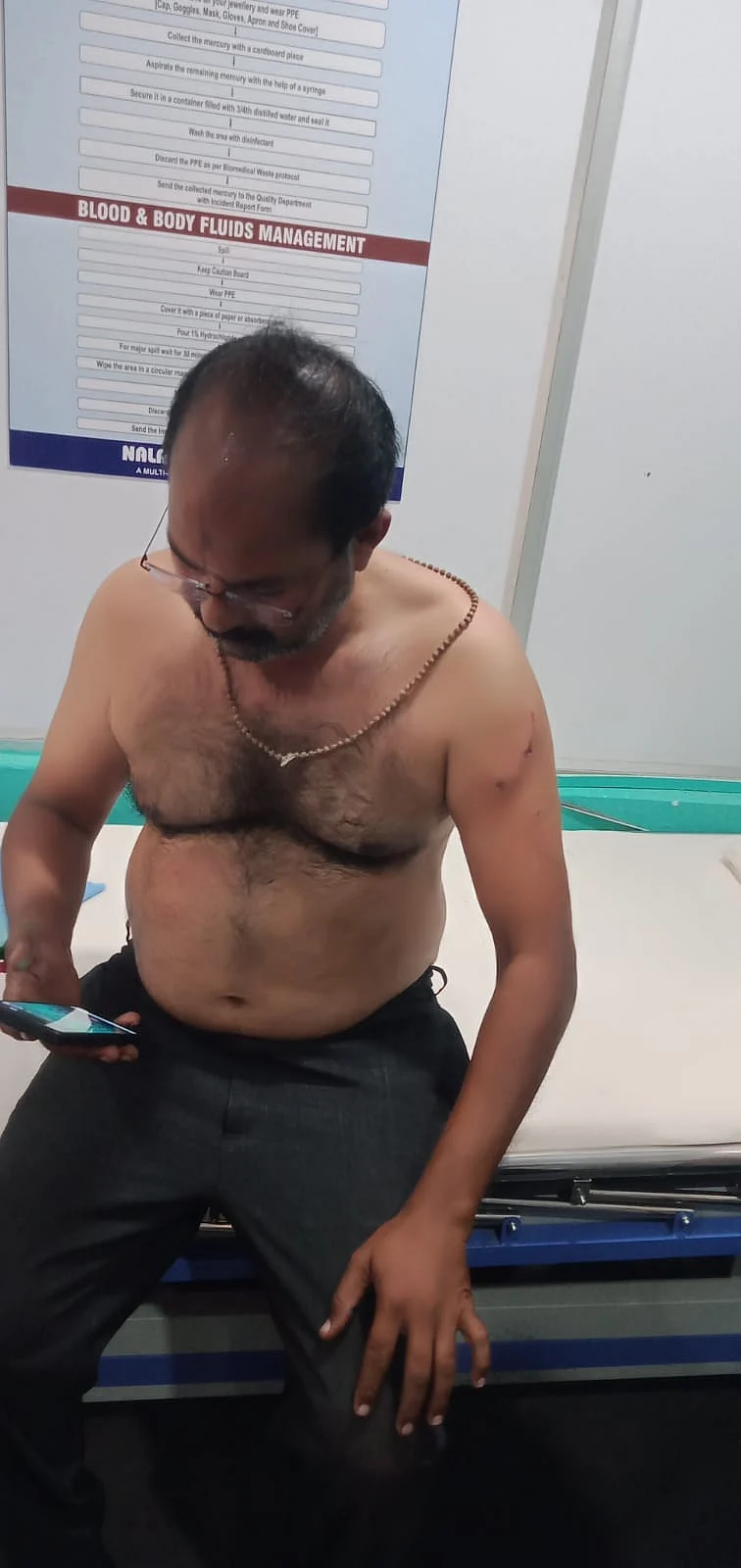 காயமடைந்த மகேந்திரன்