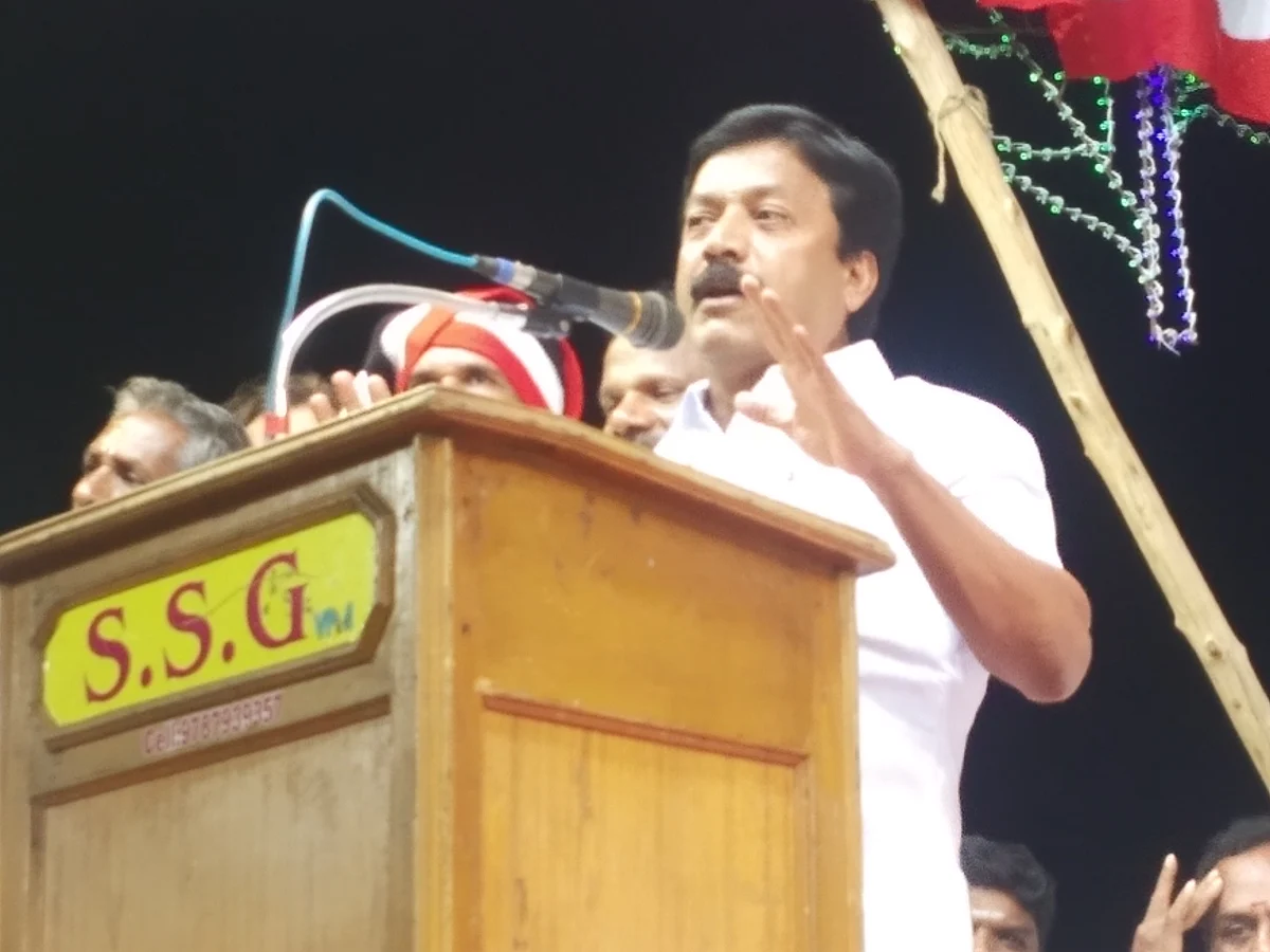 மேடையில் சி.வி.சண்முகம் - விழுப்புரம்