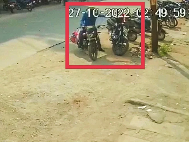 ``பைக்கு மேல சும்மா இருந்ததால எடுத்தேன்!" - ஹெல்மெட் திருட்டில் சிக்கிய நபர்