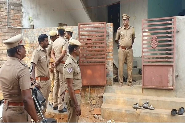 சோதனை நடந்த வீடு