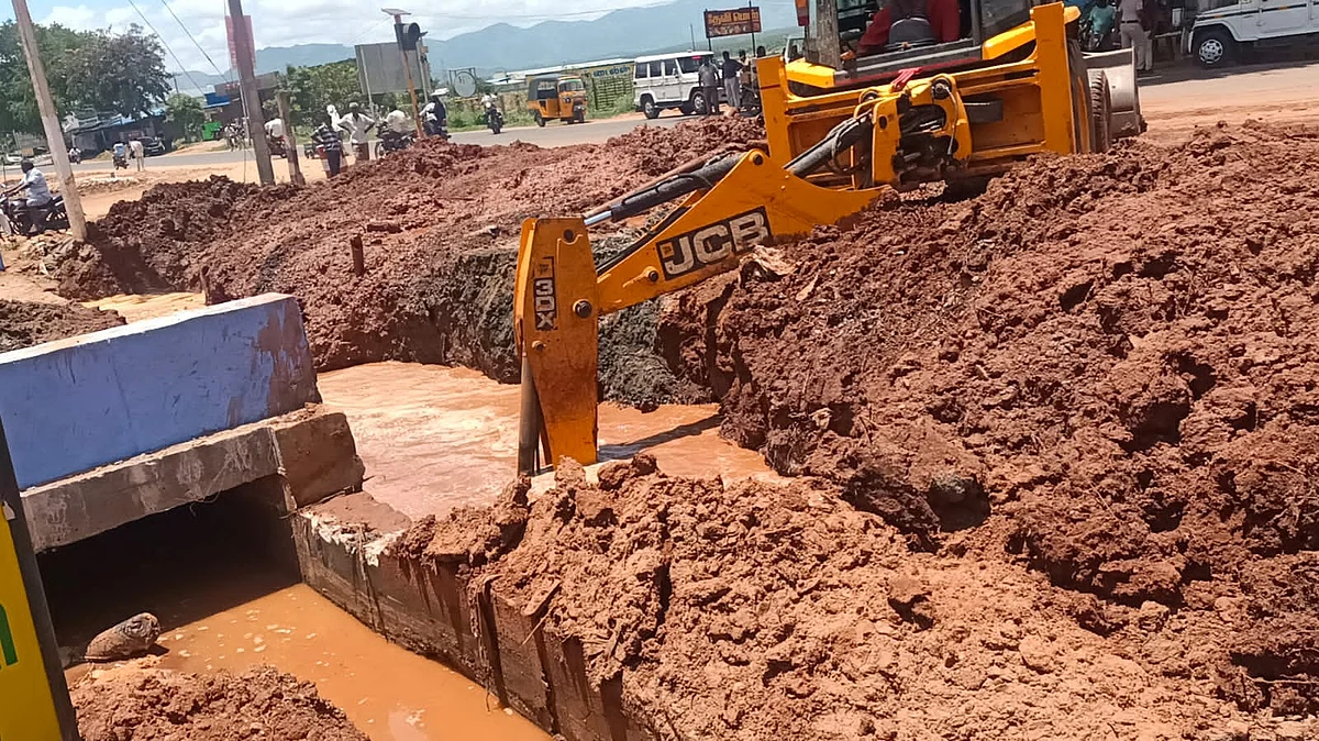 குழாய்கள் அகற்றும் பணி
