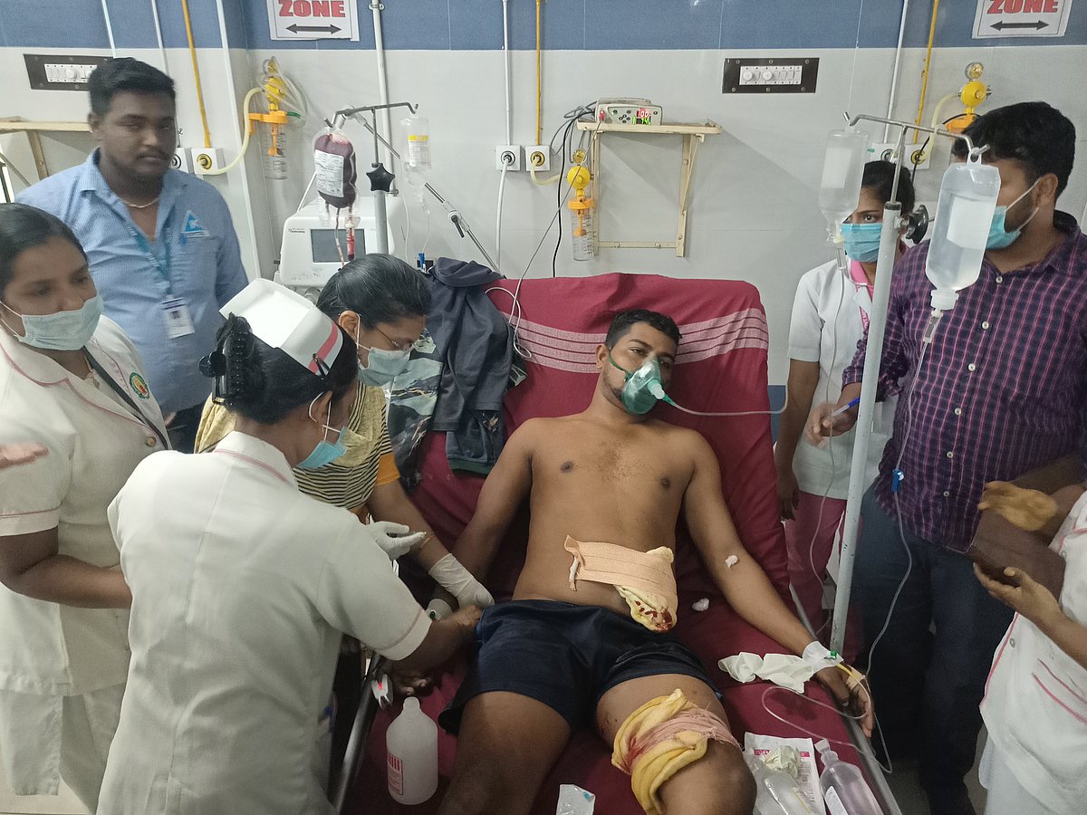 நடுக்கடலில் தமிழக மீனவர்கள் மீது பாய்ந்த துப்பாக்கி குண்டுகள்; சுட்டது யார்? - தொடரும் மர்மம்!