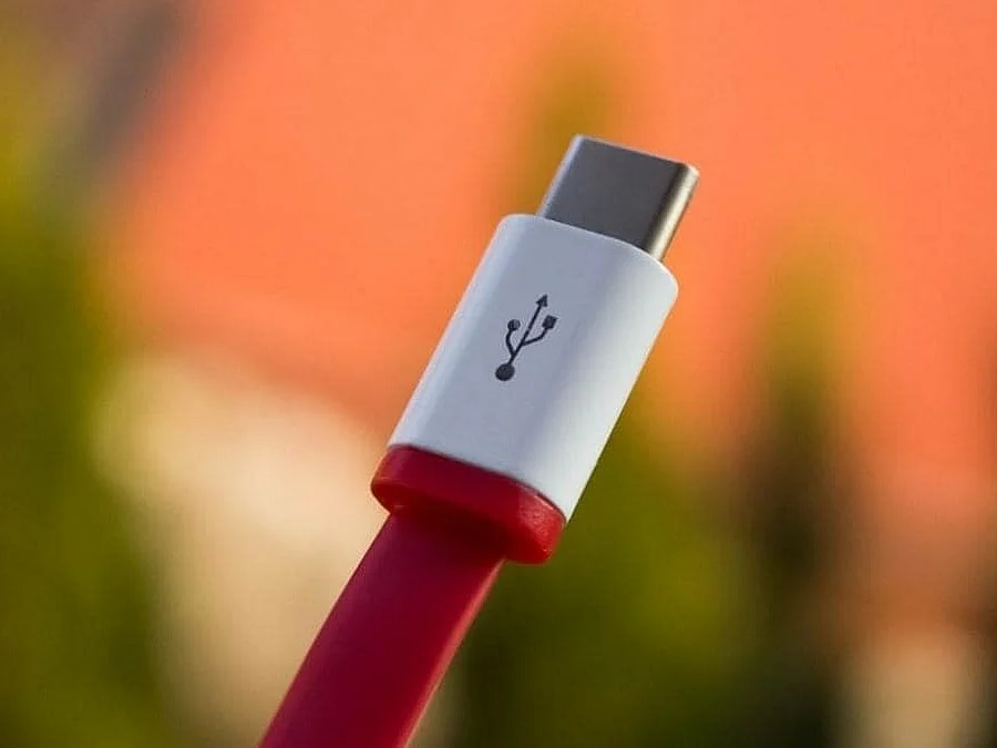 மின்னணு சாதனங்களுக்கு USB Type-C சார்ஜர்; ஐரோப்பிய நாடாளுமன்றம் இயற்றிய புதிய சட்டம்!