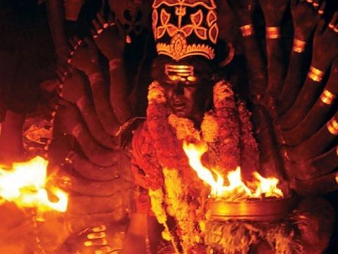 குலசை தசரா: `வேஷம் கட்ட அம்மன் உத்தரவு அவசியமா?'- சிறப்புத் தகவல்கள்