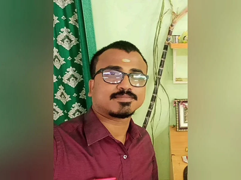 ``ஆன்லைன் சூதாட்டத்தில் பணத்தை இழந்துவிட்டேன், அதனால்தான்..!" - வங்கி நகைகளுடன் மாயமான மேலாளர் கைது