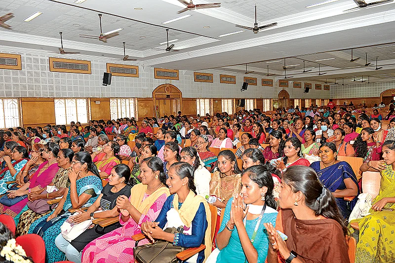 “பையன்தான் அனுப்பிவெச்சான், பம்பர் பரிசு கிடைச்சிருச்சு!”