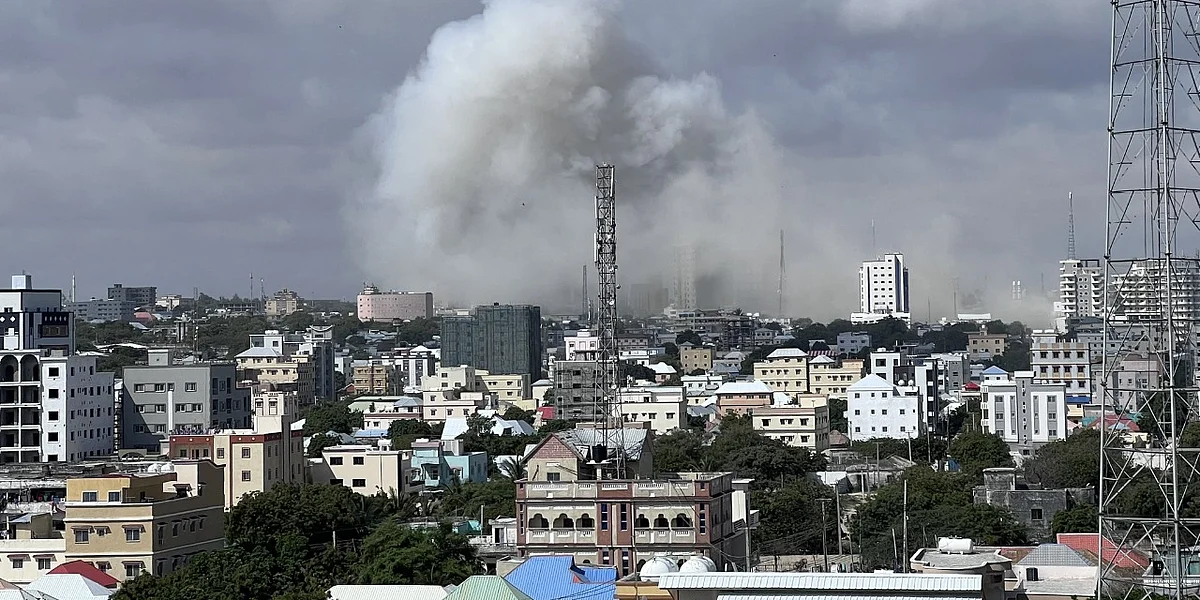இரட்டை கார் வெடிகுண்டு தாக்குதல்