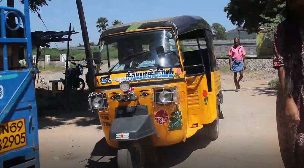 ``விபத்துகளைத் தவிர்க்க ரயில்வே கேட்டையாவது அமையுங்க!" - கோரிக்கை முன்வைக்கும் வடபழஞ்சி மக்கள்