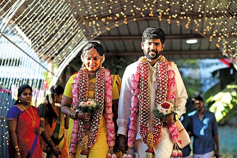 பிருந்தா - விக்னேஸ்வரன்
திருமணத்தின்போது,,,