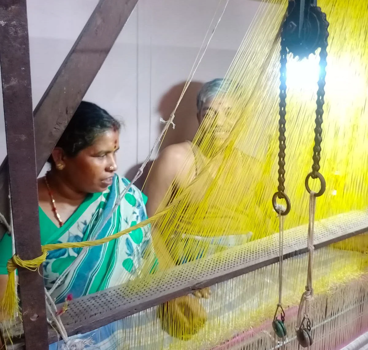 புவனகிரியில் பட்டுச் சேலை உற்பத்தி