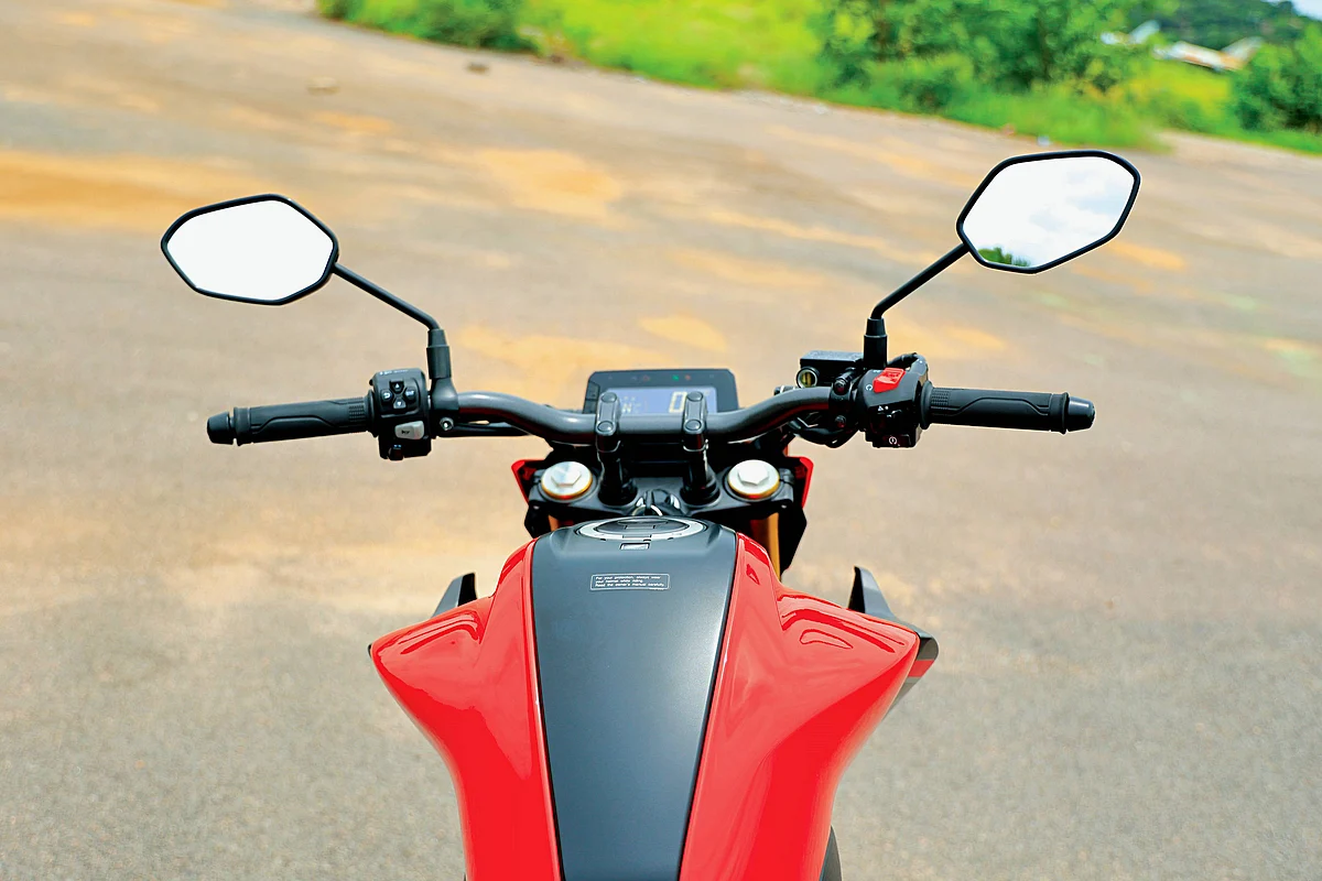 Honda CB300 F: A Sporty Commuter!