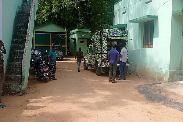 விசாரணை நடந்த வனத்துறை அலுவலகம்