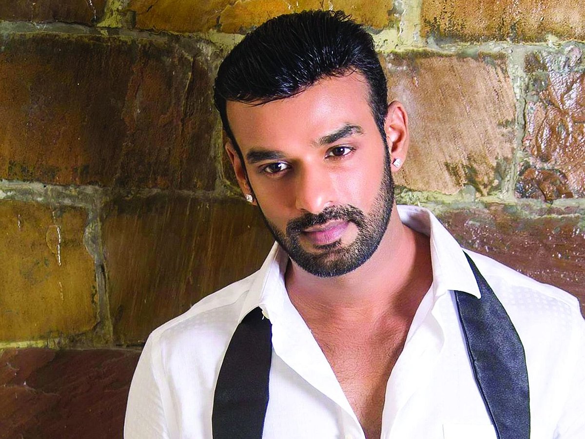 Bigg Boss 6: பிக் பாஸின் குரல் சாஷோ - இவருக்கு இந்த சீசனில் ஒருநாள் சம்பளம் எவ்வளவு தெரியுமா?