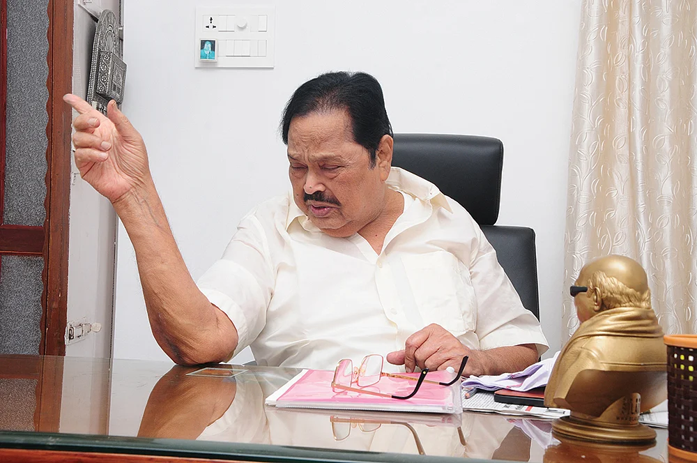 மிஸ்டர் கழுகு: நெருக்கும் மூவர் கூட்டணி... ஓரங்கட்டப்படும் துரைமுருகன்!