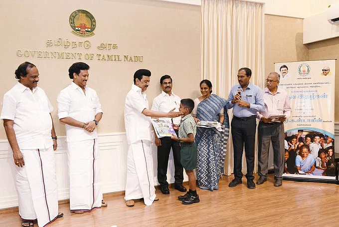 இதழ் வெளியீட்டு நிகழ்வில் முதல்வர்