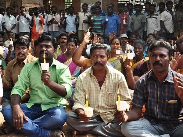 ஒப்பந்த ஊழியர்கள் போராட்டம்
