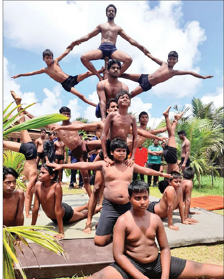 வீரதீரர்களை உருவாக்கும்
`மல்லர் கம்பம்!’