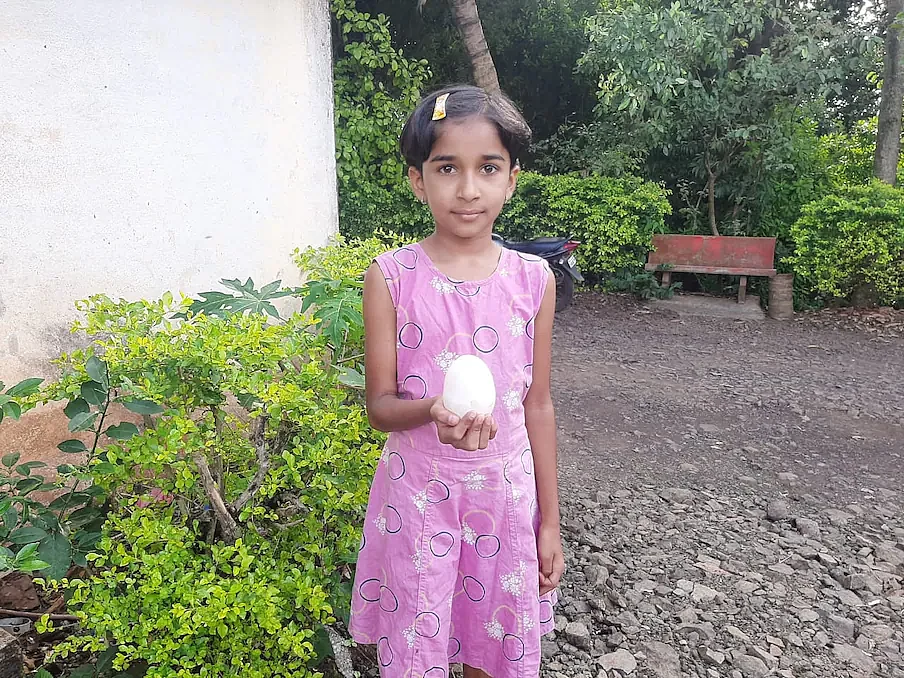 முட்டையுடன் சவான் மகள்