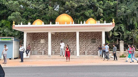 மசூதி வடிவில் பேருந்து நிலையம்
