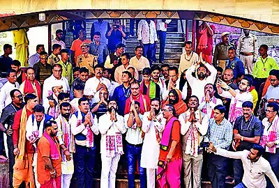 காமாக்கியா அம்மனை தரிசித்த ஷிண்டே