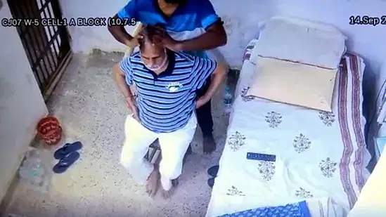 சிறையில் ஜெயினுக்கு மசாஜ்