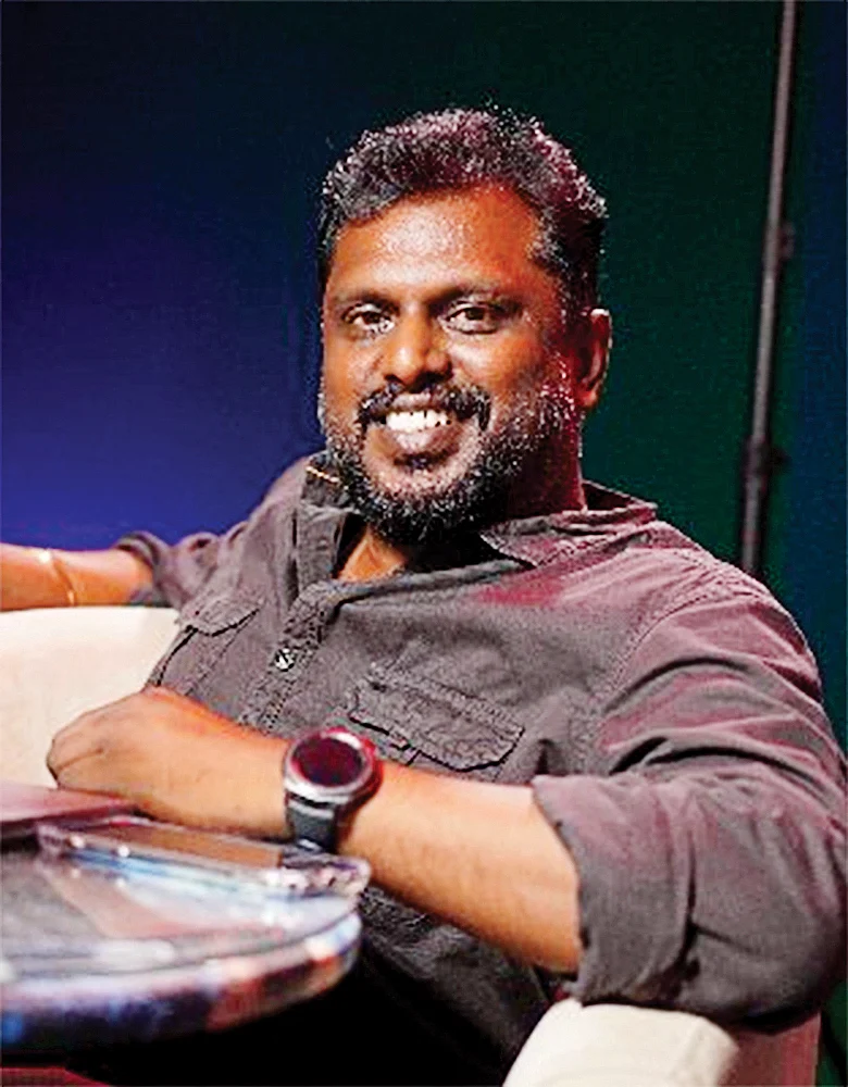 பிரிவினை... அரசியல்... சர்ச்சை... கன்னாபின்னா கவர்னர்!