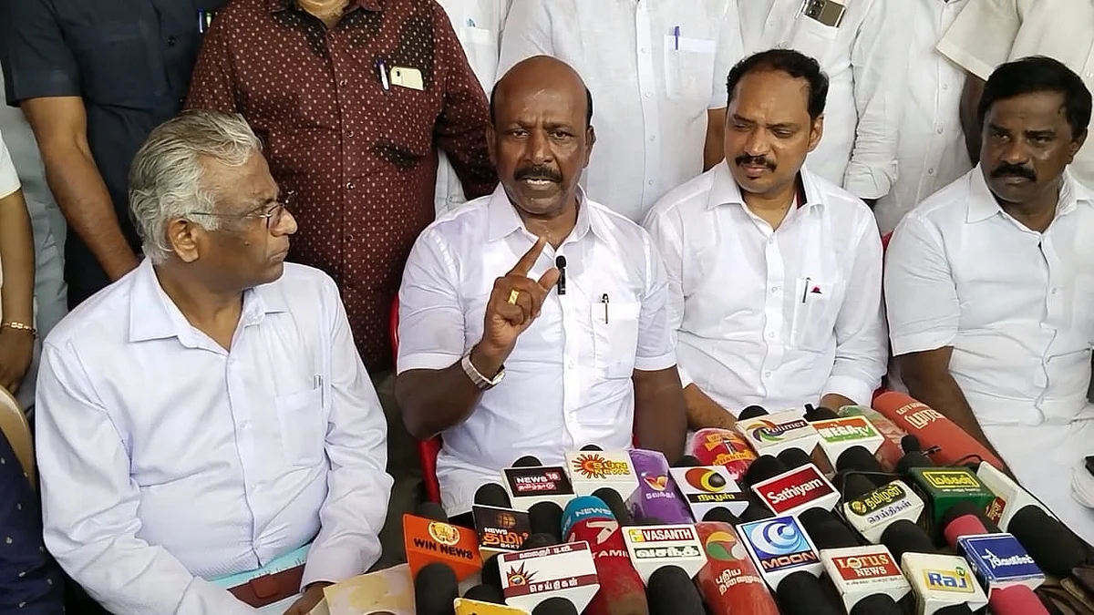 சுகாதாரத்துறை அமைச்சர்