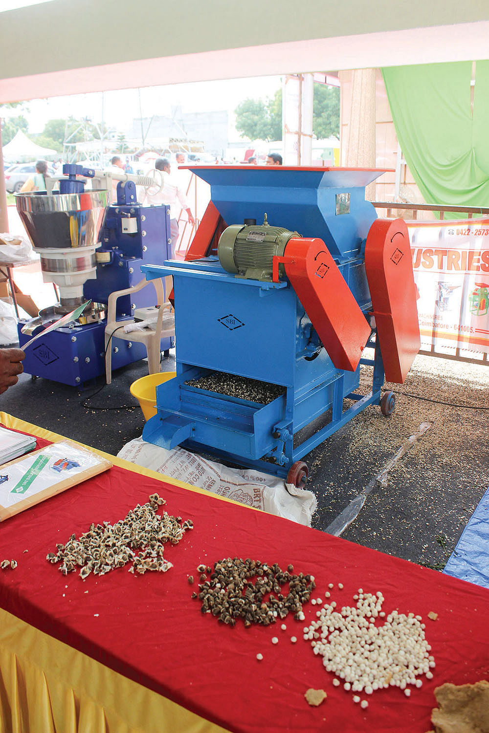 முருங்கை விதைகளைப் பிரித்தெடுக்கும் கருவி